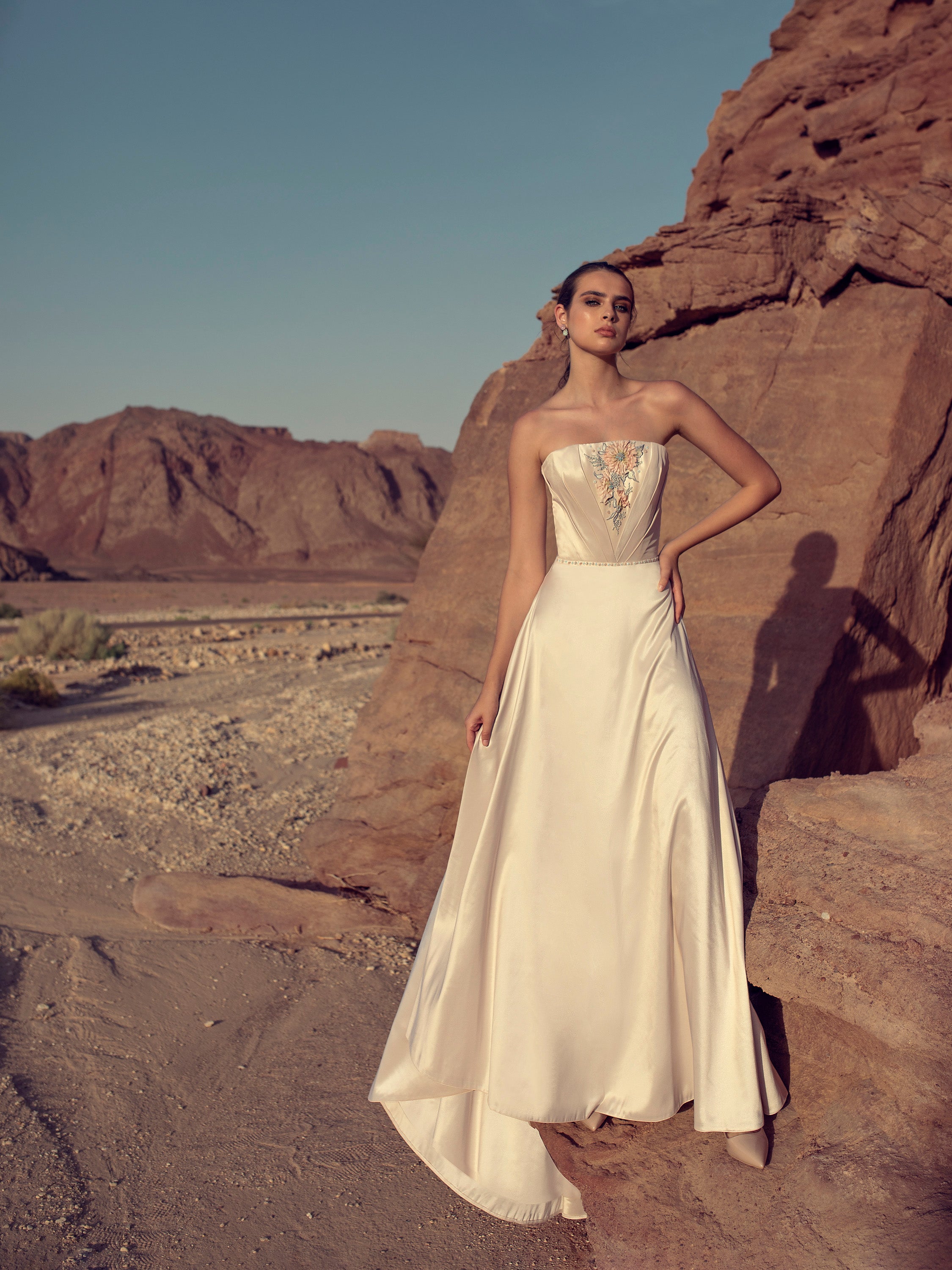 strapless silk wedding dress Strapless Silk Wedding Dress with Coat EU42 / Cream Powder