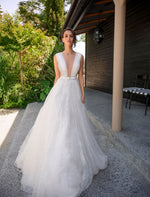 Sexy Sleeveless Glitter Wedding Gown