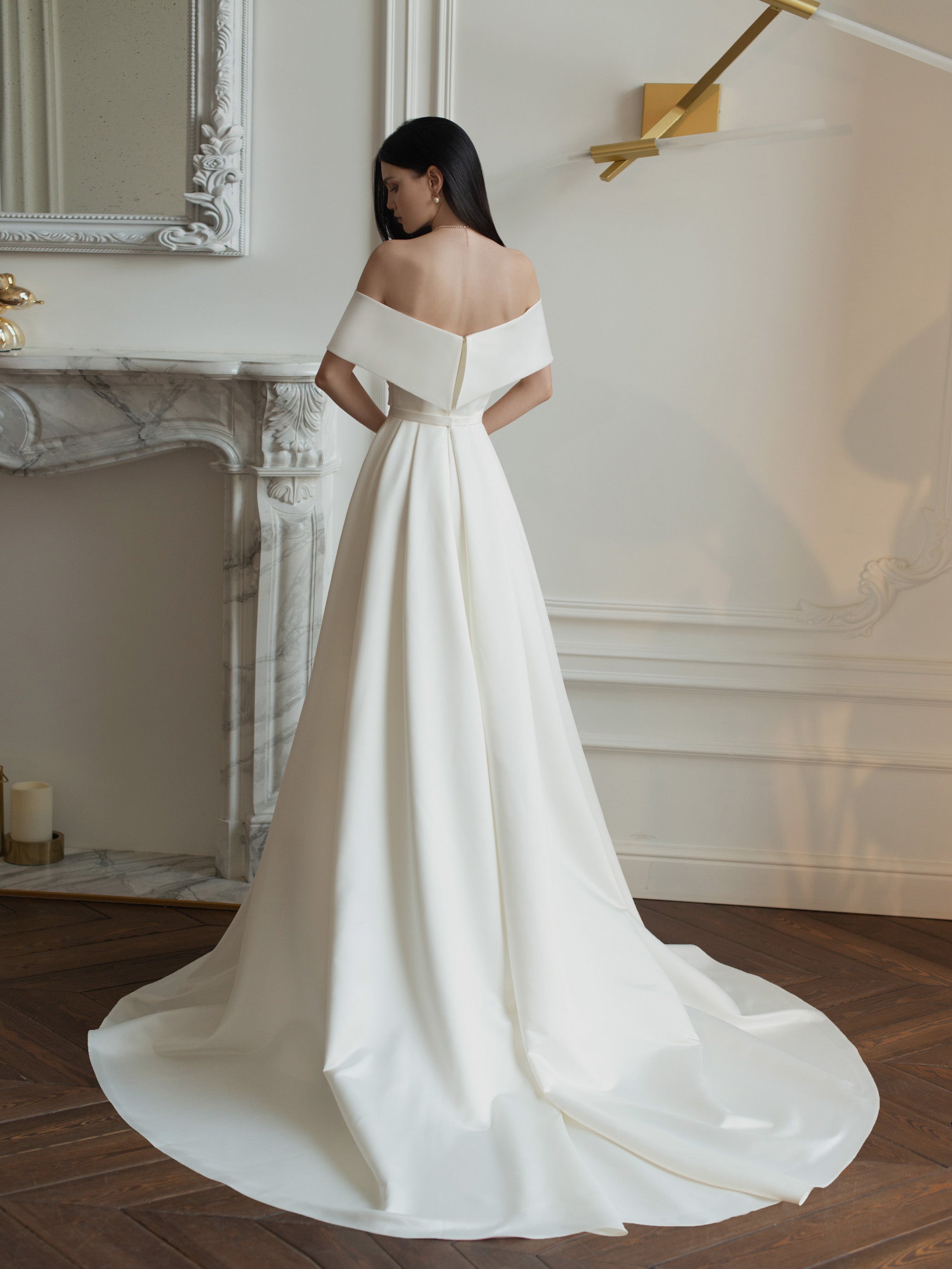 Off-Shoulder Simple A-Line Wedding Dress EU38 / Off-White Off-Shoulder Simple A-Line Wedding Dress EU38 / Off-White