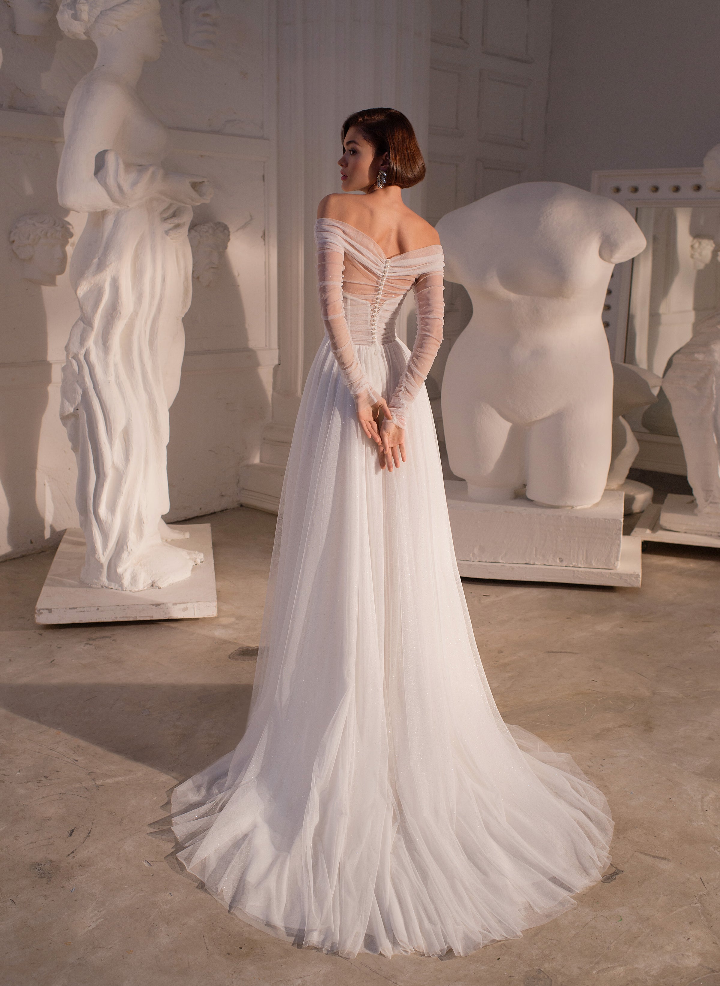 Elegant Off-Shoulder A-Line Wedding Dress EU44 / Off-White Elegant Off-Shoulder A-Line Wedding Dress EU44 / Off-White