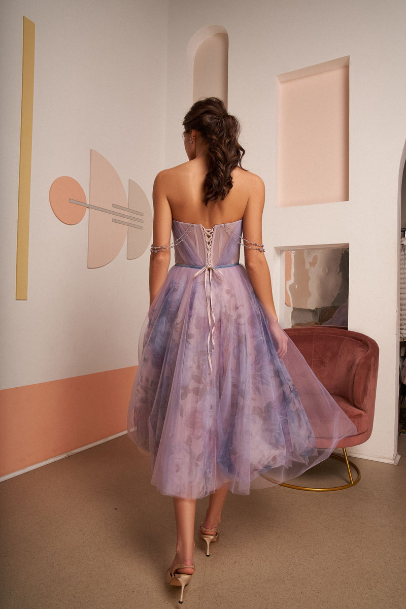 Robe de bal mi-longue lilas à bretelles fines 