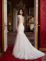 Superbe robe de mariée à manches trompette et col en V