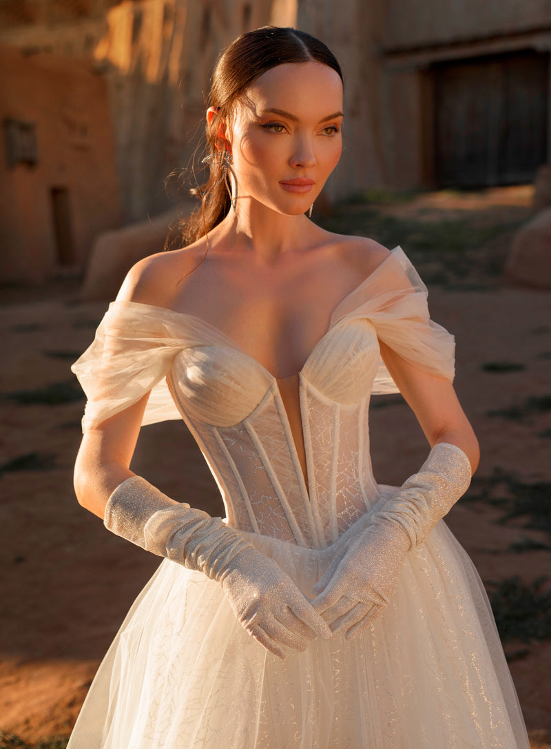 Vestido de novia de princesa con hombros descubiertos