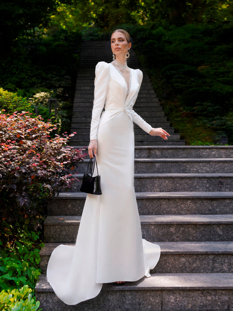 Elegante vestido de novia sirena de manga larga con cuello alto