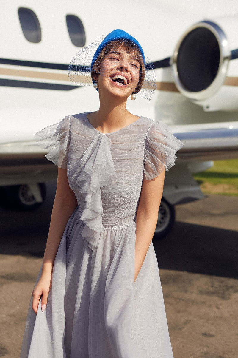 Vestido largo de tul con cuello alto y manga corta