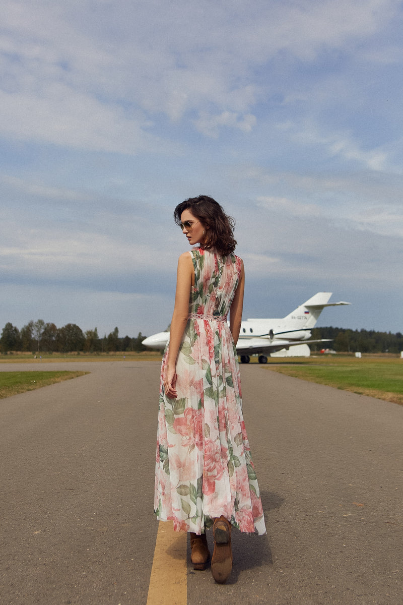 Vestido largo con estampado de flores y cuello alto