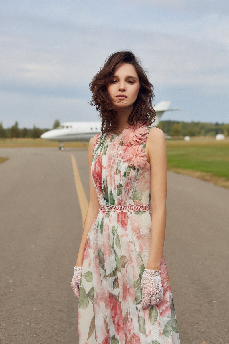 Vestido largo con estampado de flores y cuello alto