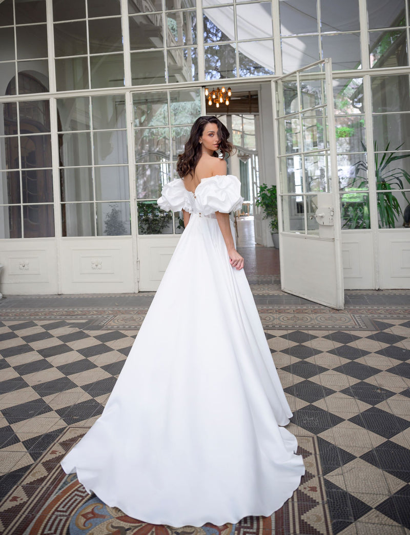 Robe de mariée bustier avec manches bouffantes amovibles 