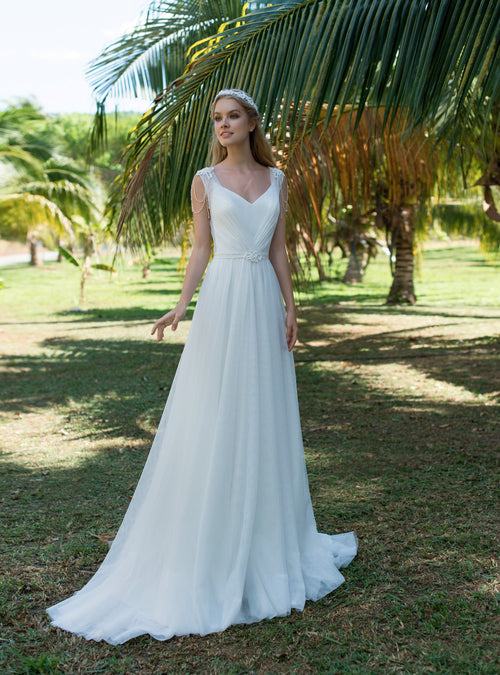 Vestido de novia estilo helénico sin mangas con capa de tul