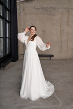 Vestido de novia de talla grande con cuello en V y manga larga transparente