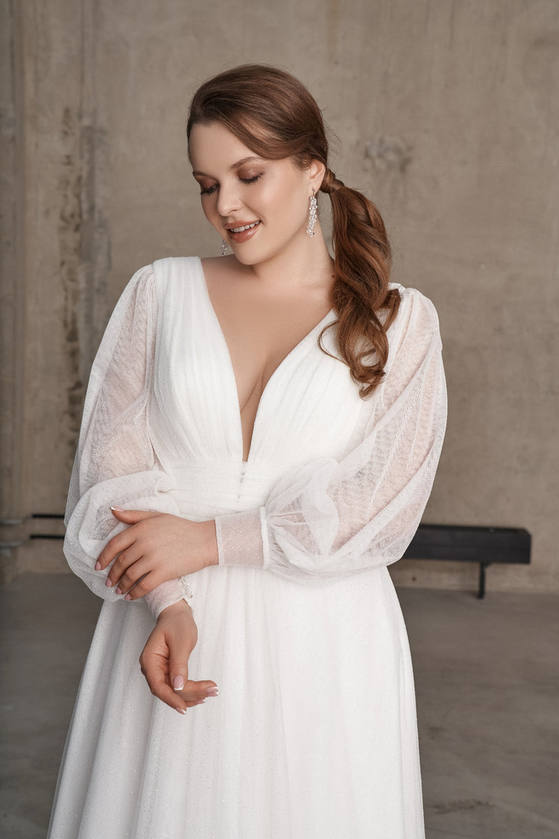 Robe de mariée transparente à manches longues et col en V, grande taille