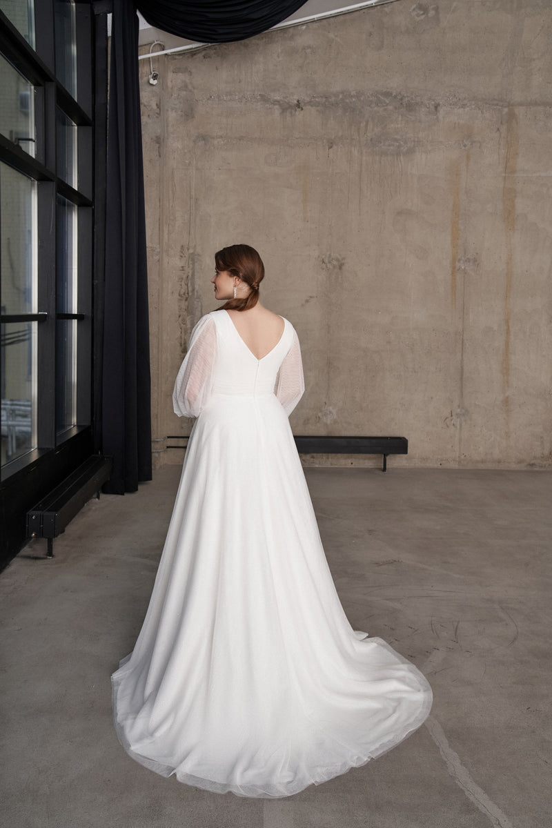 Robe de mariée transparente à manches longues et col en V, grande taille