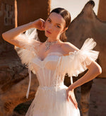 Belleza angelical: vestido de novia sin tirantes con mangas abullonadas extraíbles