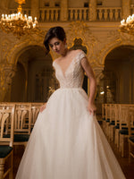 Robe de mariée trapèze glamour à paillettes et col en V