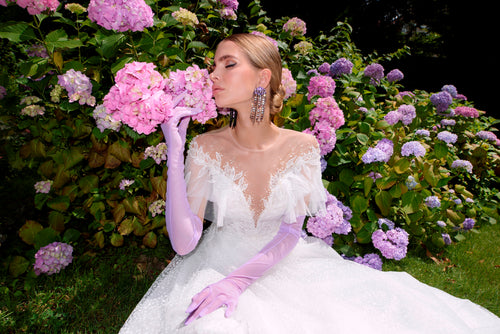 Vestido de novia evasé con escote ilusión