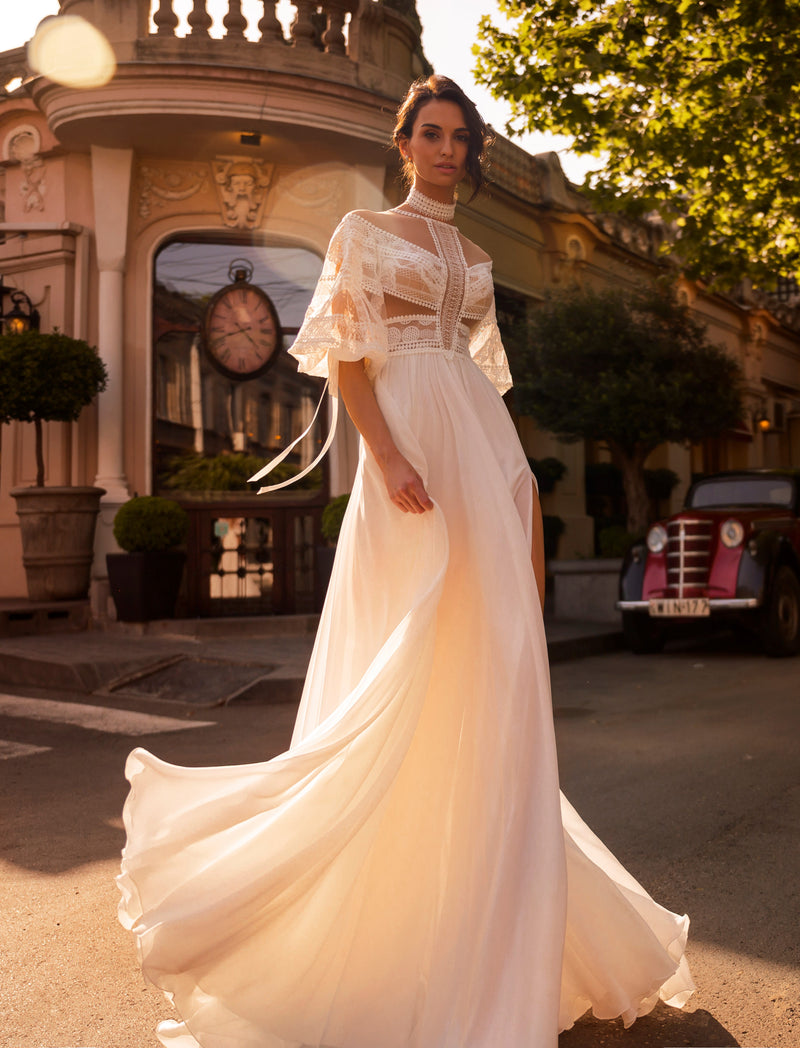 Robe de mariée bohème à col haut et manches 3/4 