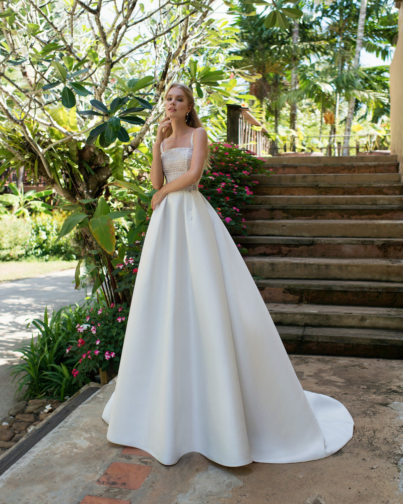 Robe de mariée mikado trapèze à encolure carrée