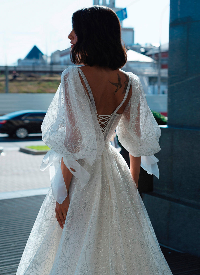 Vestido de noiva espartilho brilhante com mangas removíveis