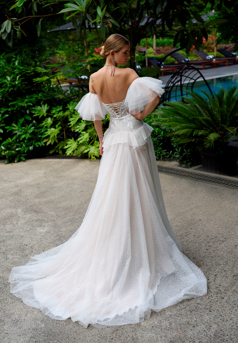 Robe de mariée trapèze chic sans bretelles avec manches amovibles