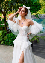 Robe de mariée trapèze chic sans bretelles avec manches amovibles