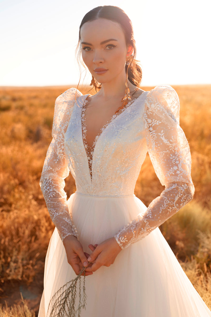 Vestido de novia evasé de manga larga transparente