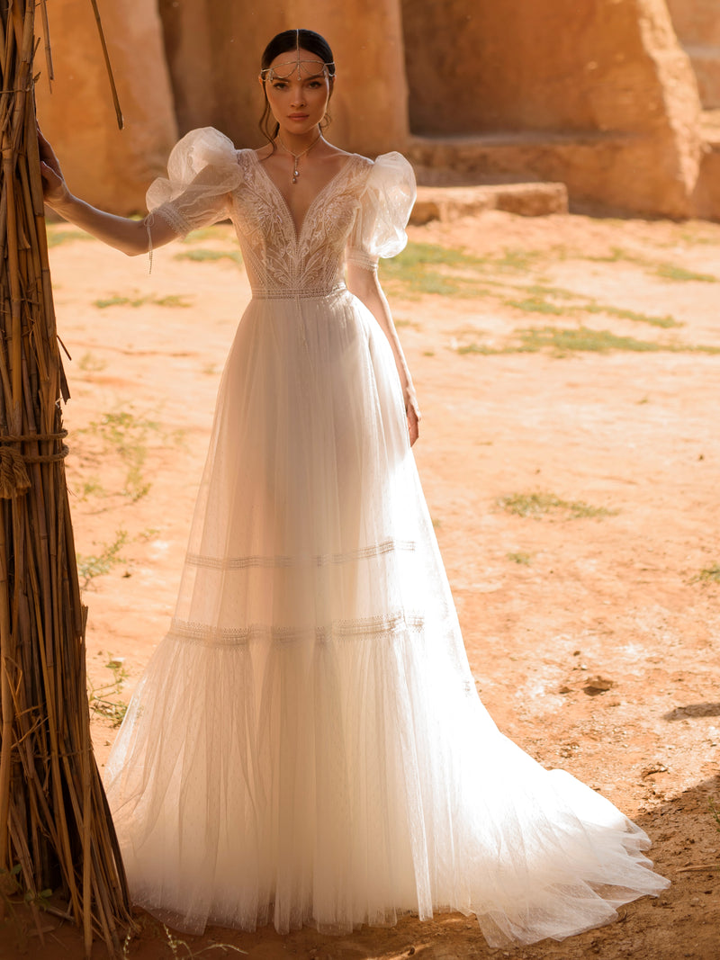 Jolie robe de mariée trapèze à manches courtes