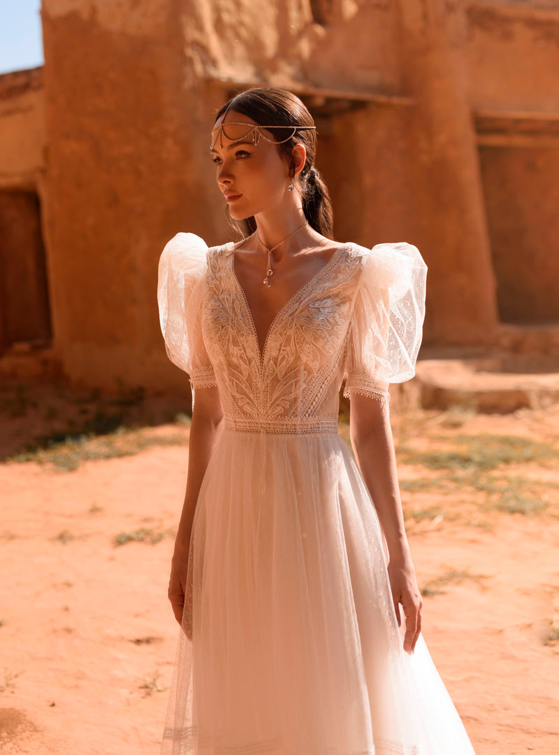 Jolie robe de mariée trapèze à manches courtes