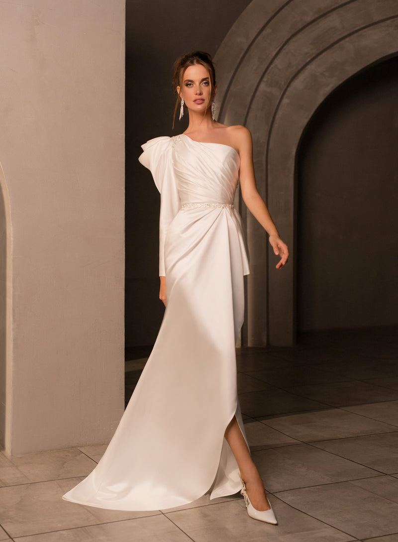Elegante vestido de novia asimétrico de un solo hombro