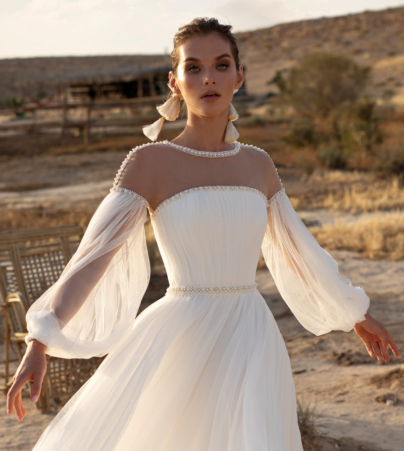 Robe de mariée élégante à manches bouffantes de style minimaliste