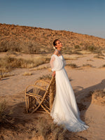 Vestido de novia elegante con mangas abullonadas de estilo minimalista