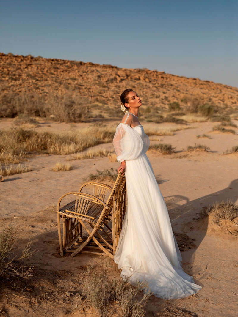 Robe de mariée élégante à manches bouffantes de style minimaliste