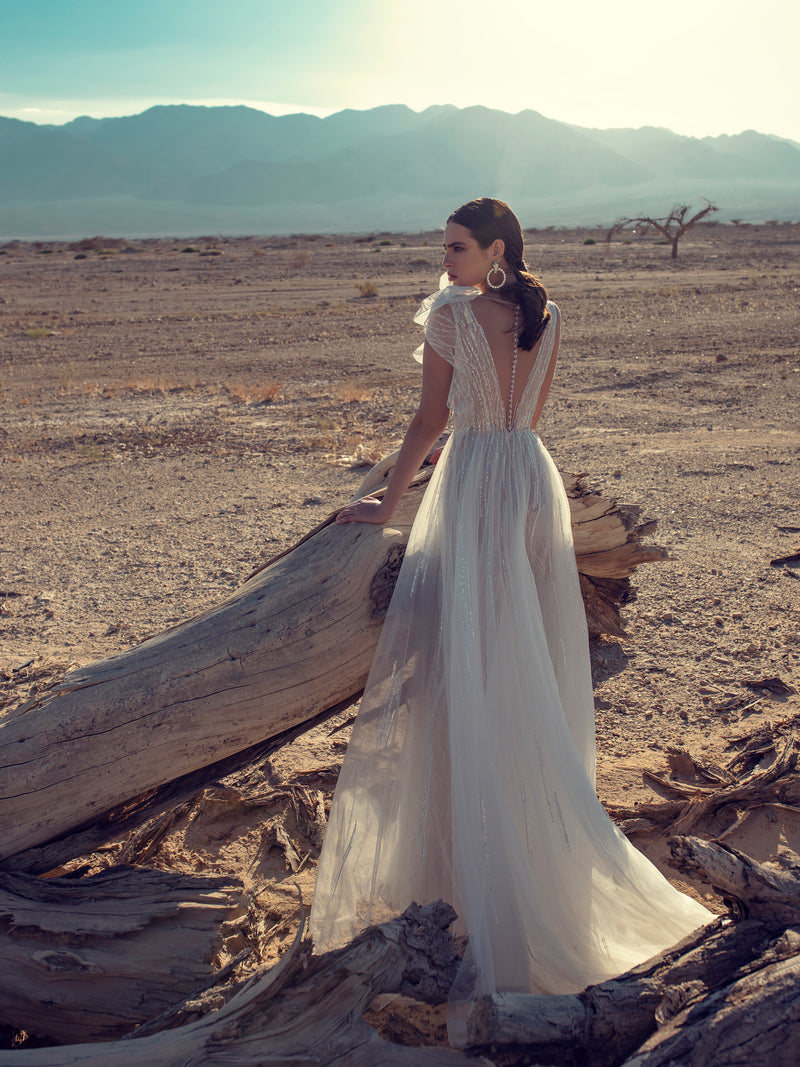 Sexy Sleeveless V-Neck Glitter Wedding Gown