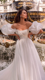 Vestido de novia moderno de organza sin tirantes con mangas abullonadas extraíbles 
