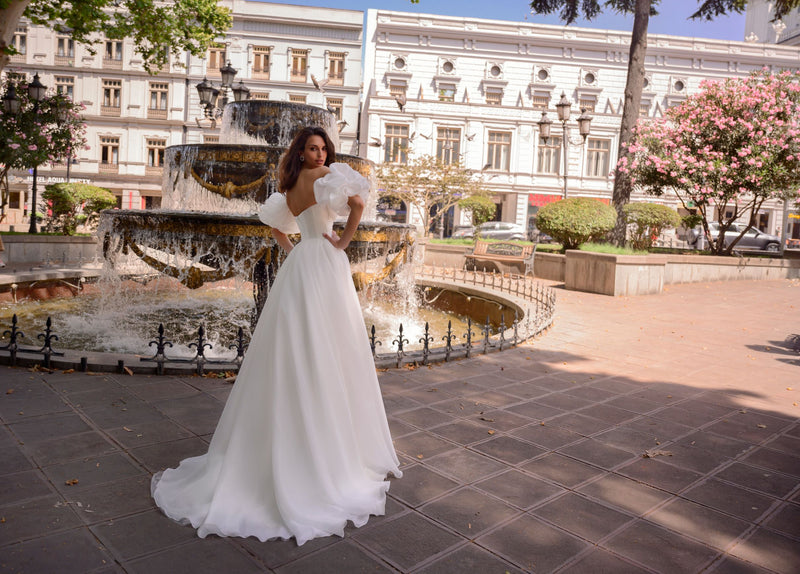 Modern Strapless Organza Wedding Dress with Removable Puffy Sleeves