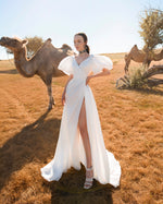 Vestido de novia minimalista de organza con una abertura lateral sexy