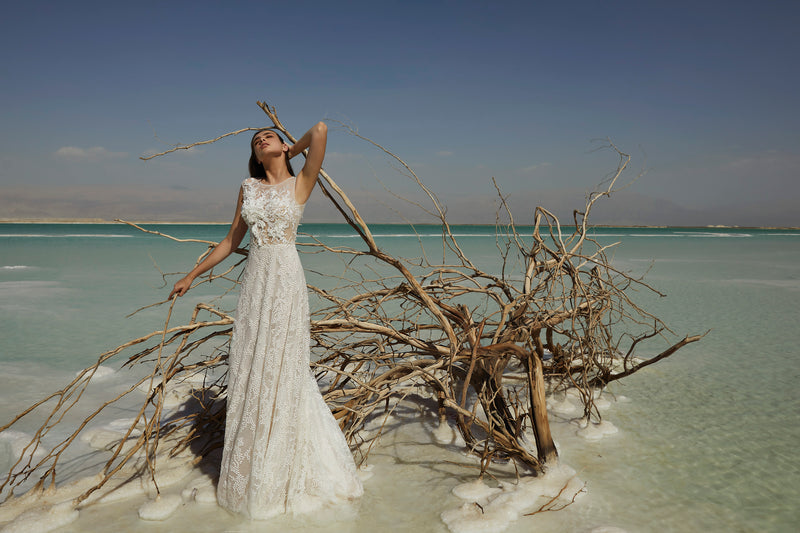 Vestido de novia sin mangas con apliques 3D