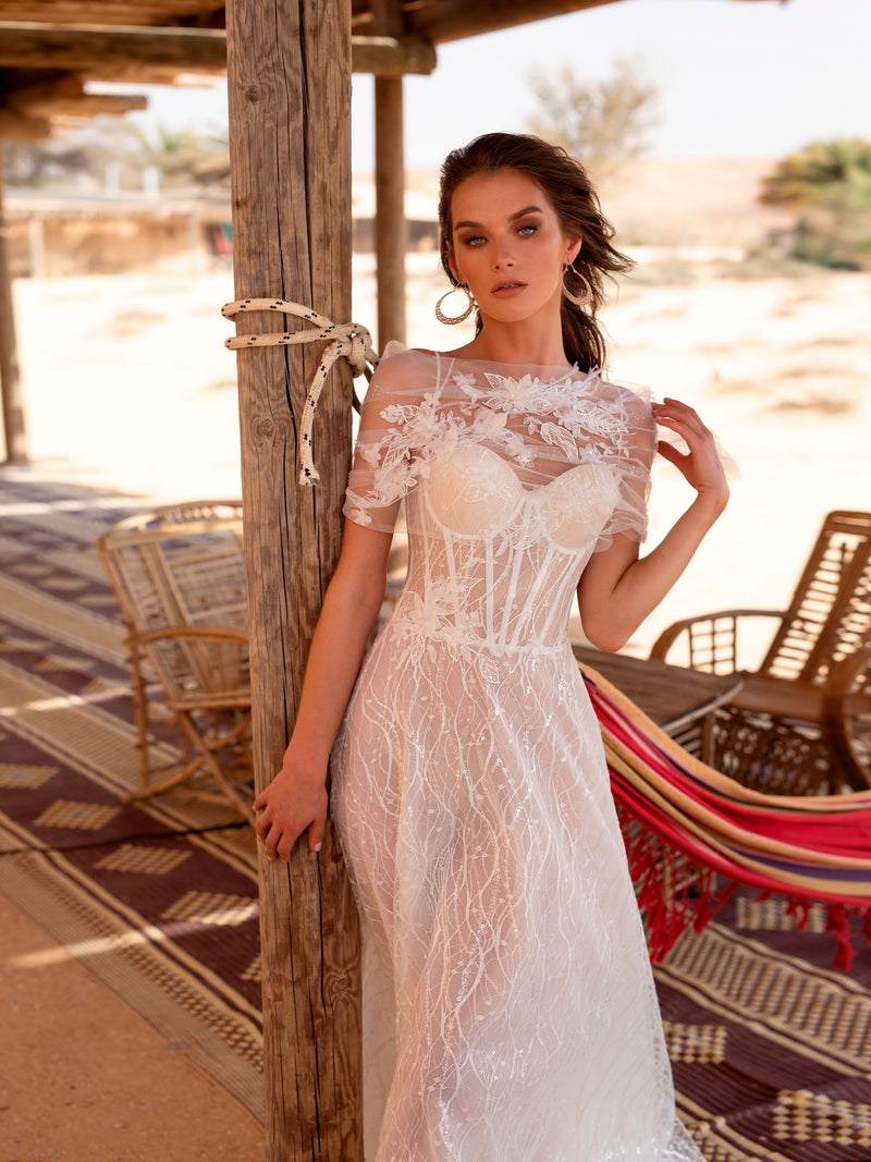 Spaghetti Strap Lace Wedding Dress with Bolero EU42 / Pearl Spaghetti Strap Lace Wedding Dress with Bolero EU42 / Pearl