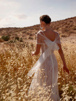 Vestido de novia de encaje con tirantes finos y bolero