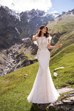 Elegante vestido de novia sirena con cuentas y cuello alto