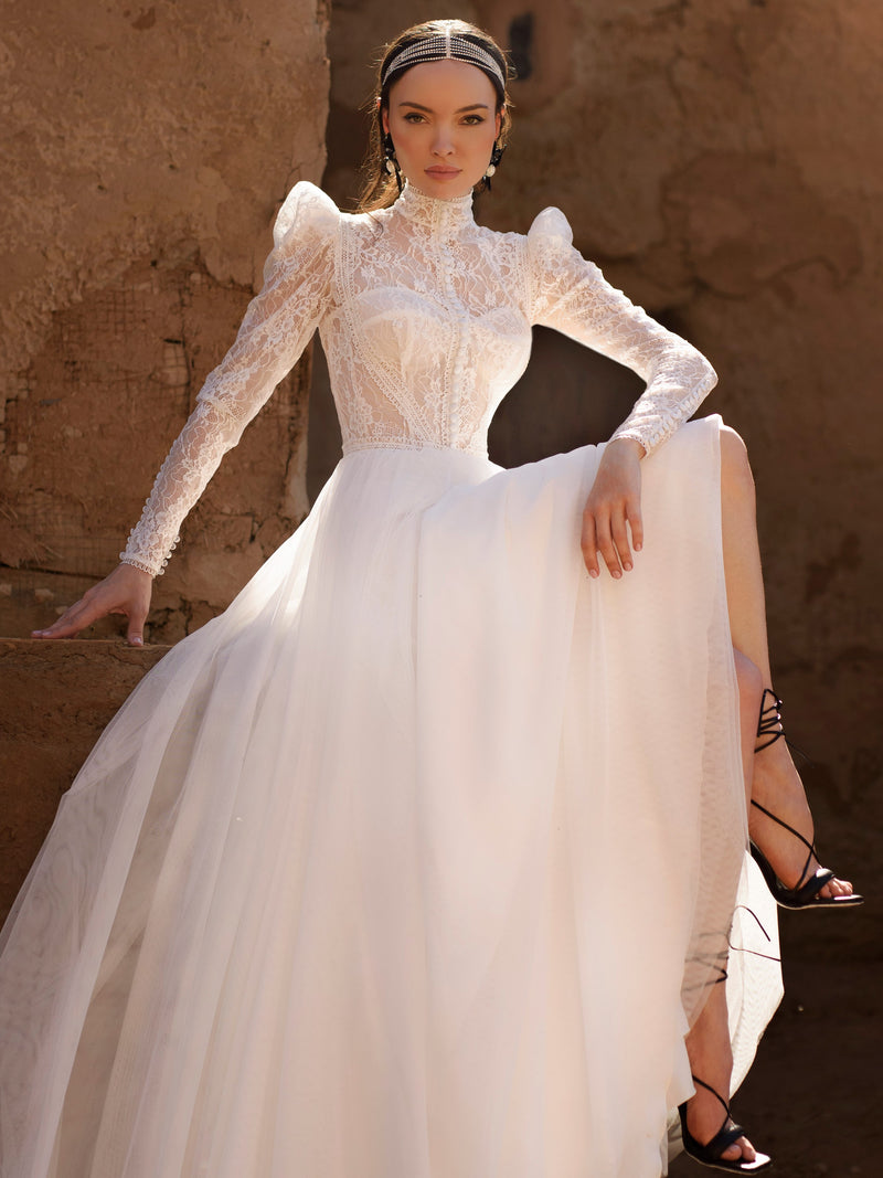 Robe de mariée exquise à manches longues et col haut