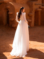 Exquisito vestido de novia de manga larga con cuello alto