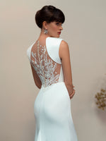 Vestido de noiva elegante com lindo bordado nas costas