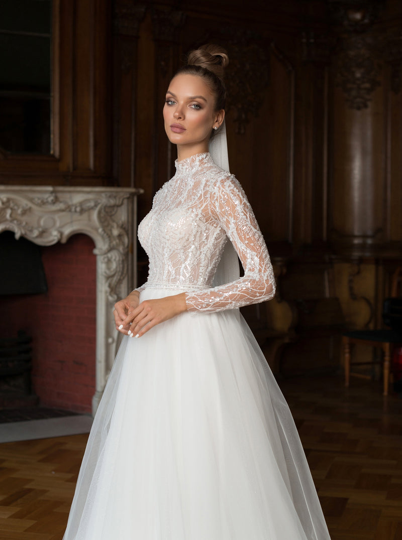 Robe de mariée chic à manches longues et col haut