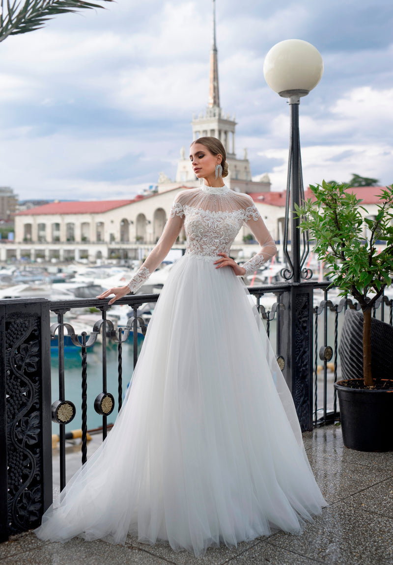 Robe de mariée exquise à manches illusion et col haut