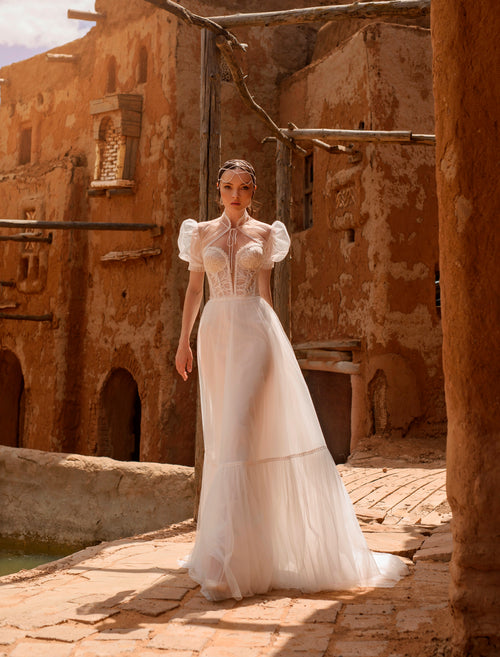 So Chic: Strapless Wedding Dress with Bolero