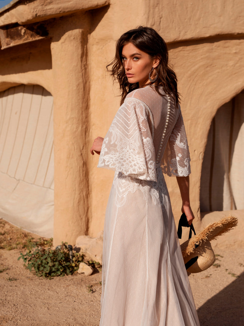 Bell Sleeves Bohemian Wedding Gown EU36 / Latte