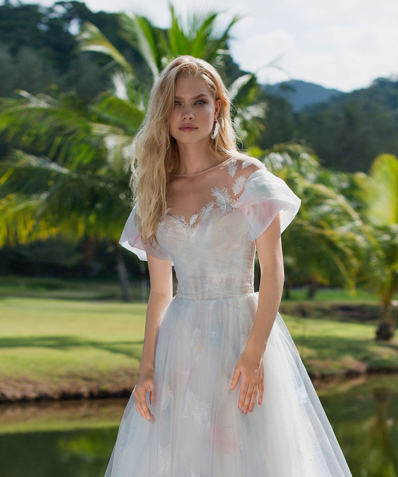 Off-Shoulder Illusion Neck Floral Print Wedding Gown EU42 / Print-Feathers (Photo) Off-Shoulder Illusion Neck Floral Print Wedding Gown EU42 / Print-Feathers (Photo)