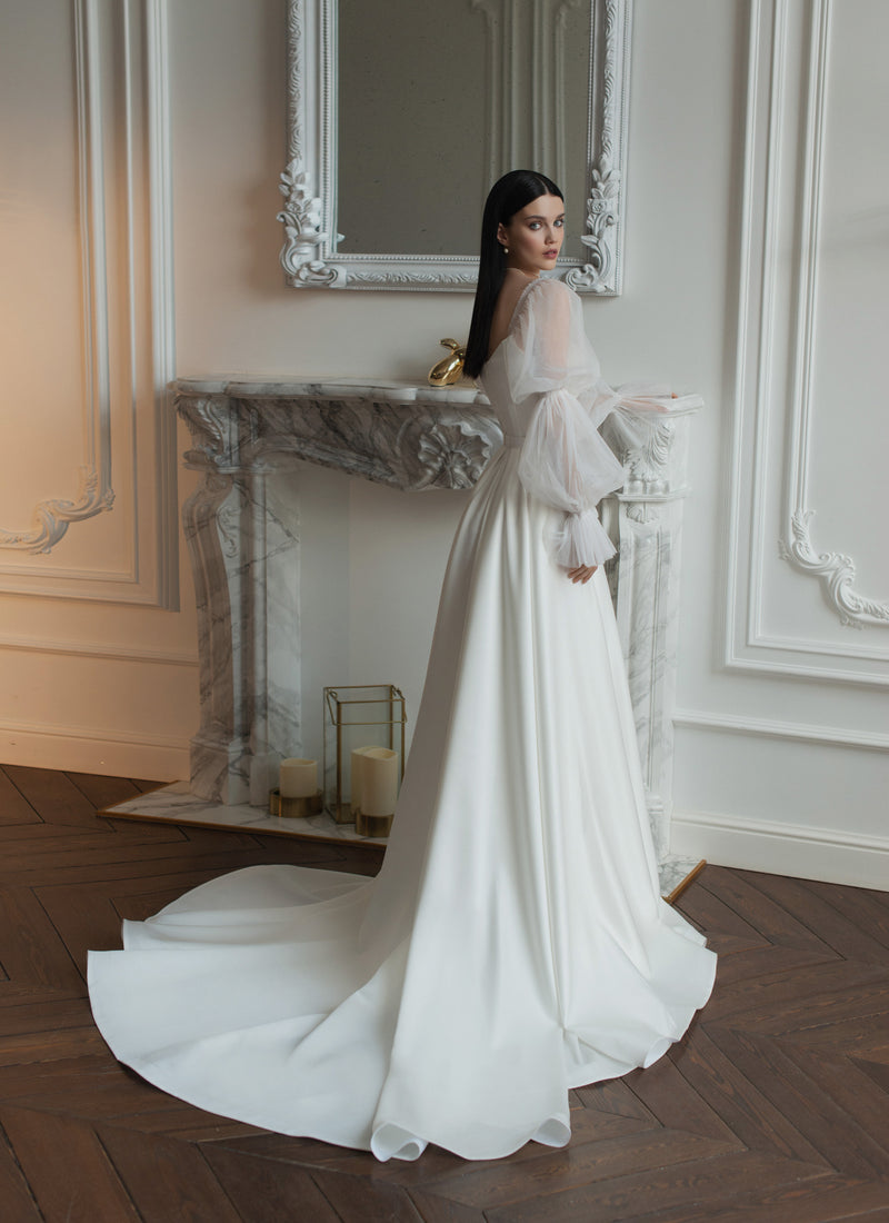 Robe de mariée trapèze simple à manches longues