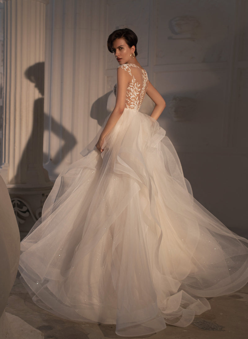 Robe de mariée jupe superposée sans manches