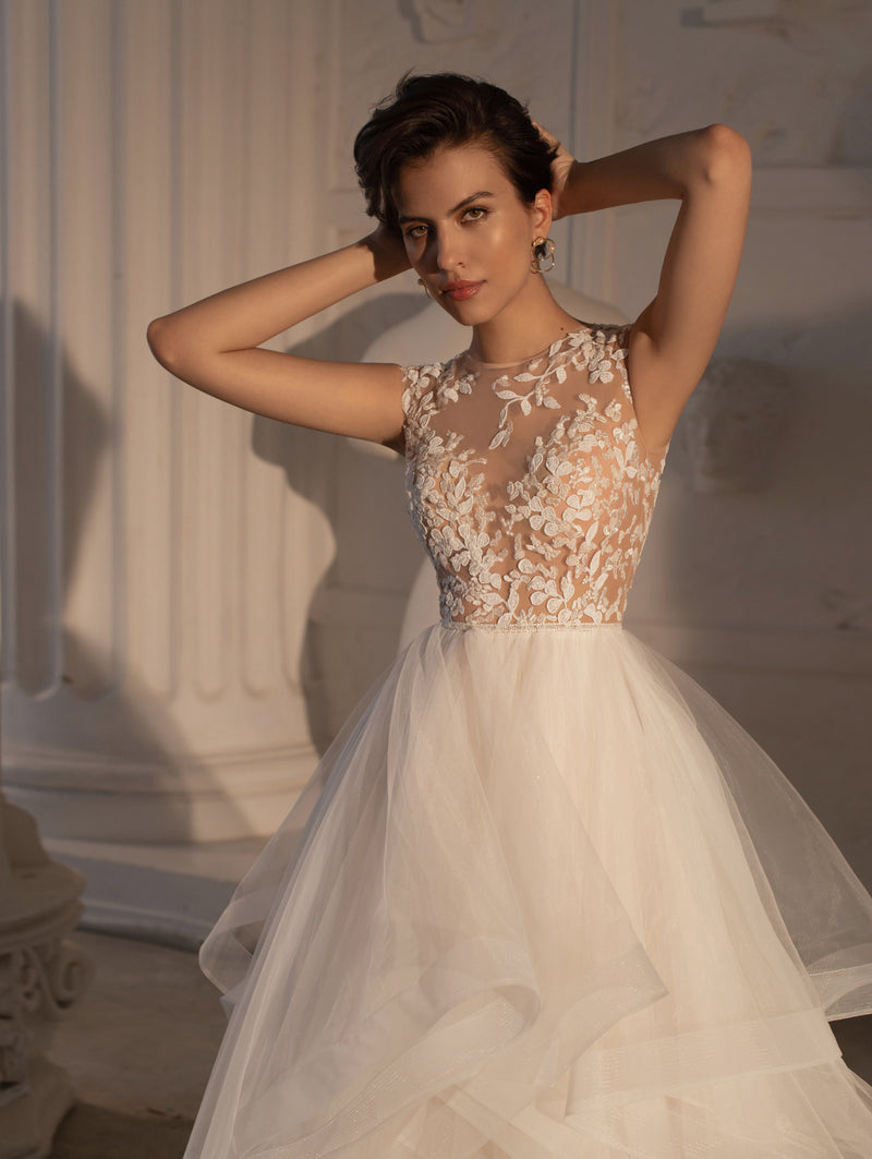 Robe de mariée jupe superposée sans manches